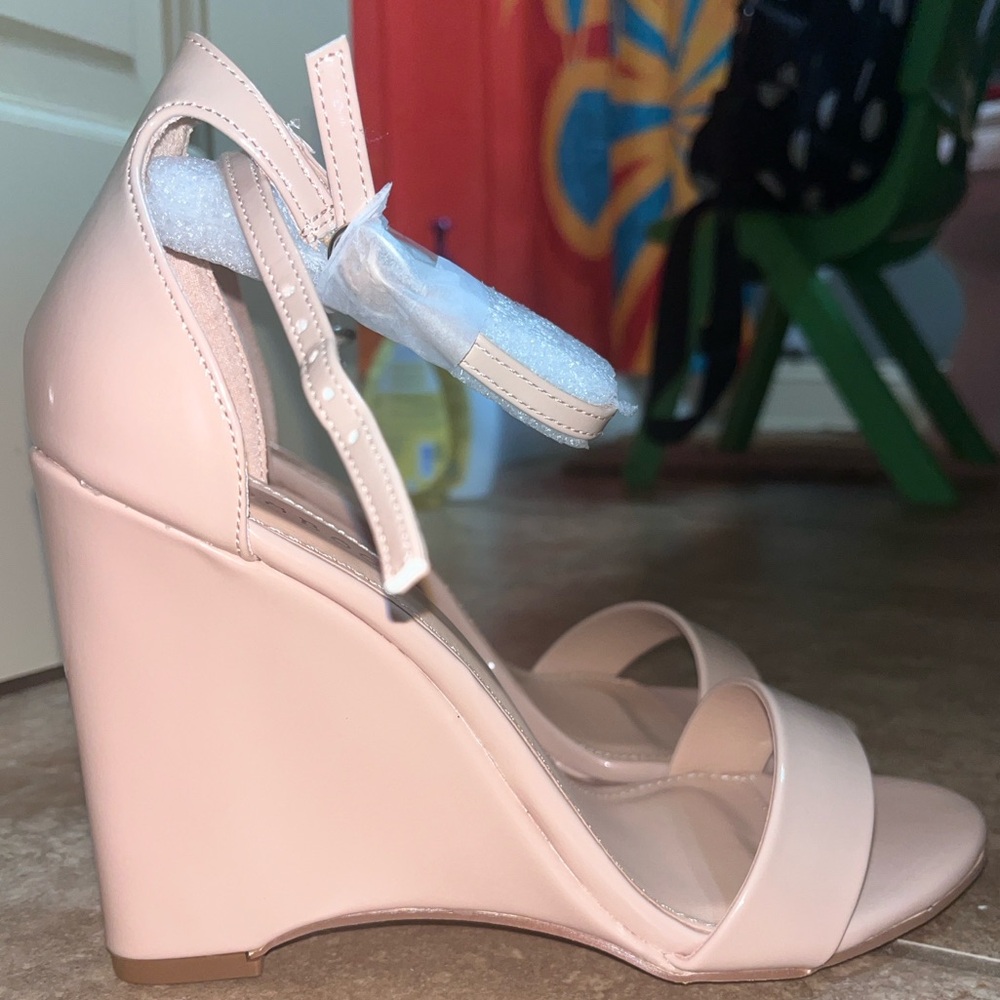 Women’s beige wedges